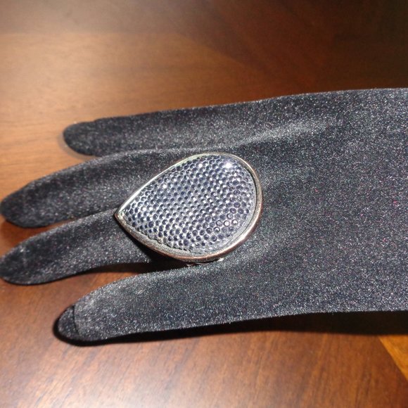 Costume Jewelry- heart ring-black - Picture 12 of 12